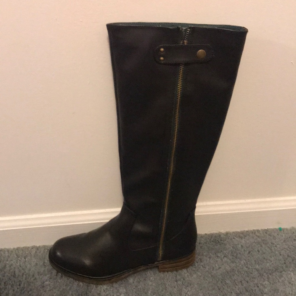 Mia Boots. Never worn.